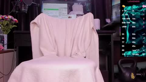 Snapshot of raissa_sky26 chatting on May 18, 2:51 am Laura online show from May 18, 2:51 am