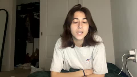 Snapshot of raiyvyn chatting on December 11, 3:35 am Ray Ray online show from December 11, 3:35 am