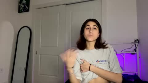 Snapshot of raiyvyn chatting on December 17, 4:23 am Ray Ray online show from December 17, 4:23 am