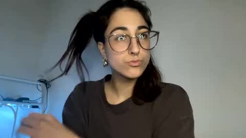 Snapshot of raiyvyn chatting on February 4, 3:00 am Ray Ray online show from February 4, 3:00 am