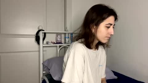 Snapshot of raiyvyn chatting on February 19, 3:28 am Ray Ray online show from February 19, 3:28 am