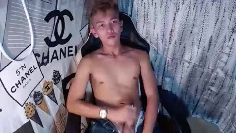 Snapshot of ralfhuge24 chatting on December 20, 6:42 am ralfhuge24 online show from December 20, 6:42 am