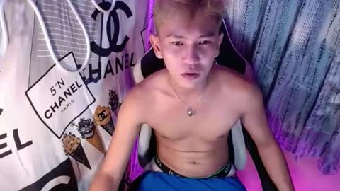 Snapshot of ralfhuge24 chatting on December 23, 1:36 am ralfhuge24 online show from December 23, 1:36 am