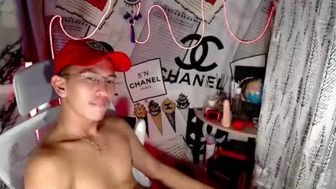 Snapshot of ralfhuge24 chatting on February 3, 4:23 pm ralfhuge24 online show from February 3, 4:23 pm