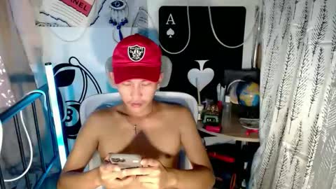 Snapshot of ralfhuge24 chatting on February 7, 6:50 am ralfhuge24 online show from February 7, 6:50 am