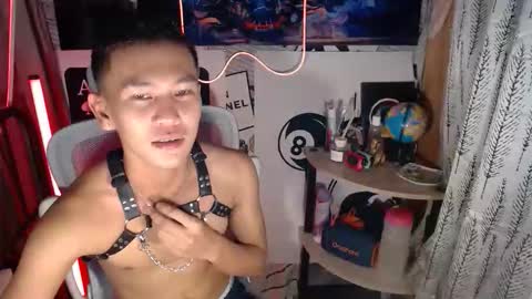 Snapshot of ralfhuge24 chatting on February 24, 2:15 pm ralfhuge24 online show from February 24, 2:15 pm