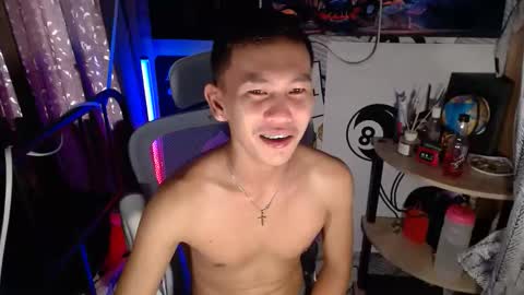 Snapshot of ralfhuge24 chatting on March 1, 2:35 am ralfhuge24 online show from March 1, 2:35 am