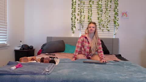 Snapshot of ramichick chatting on December 2, 8:11 pm Rami online show from December 2, 8:11 pm