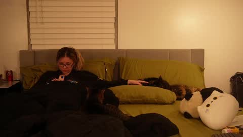 Snapshot of ramichick chatting on February 18, 7:54 am Rami online show from February 18, 7:54 am