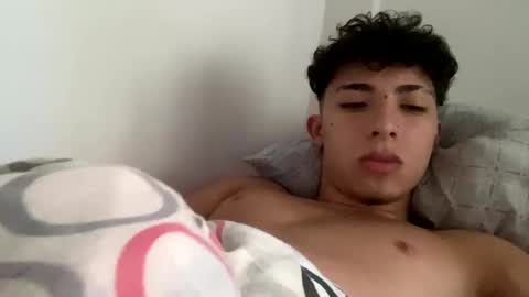 Snapshot of ramiroo2312 chatting on February 17, 10:07 am ramiroo2312 online show from February 17, 10:07 am