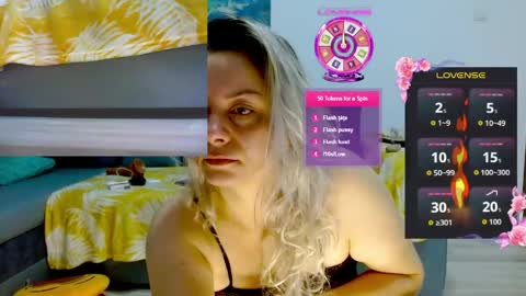 Snapshot of ramonaanca99 chatting on May 17, 4:43 am Kim-Hot-Girl online show from May 17, 4:43 am