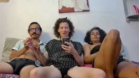 Snapshot of randomshuffle chatting on December 18, 4:31 am MR DJ Randomshuffle friends playing with sexual energy live - OMG we are back online show from December 18, 4:31 am