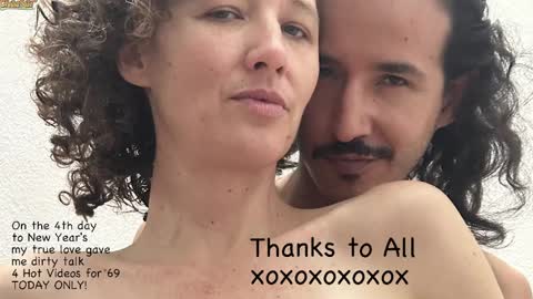 Snapshot of randomshuffle chatting on December 28, 5:14 pm MR DJ Randomshuffle friends playing with sexual energy live - OMG we are back online show from December 28, 5:14 pm