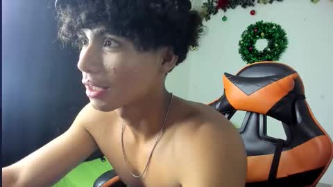 Snapshot of randy_escobar chatting on December 17, 6:25 pm randy_escobar online show from December 17, 6:25 pm