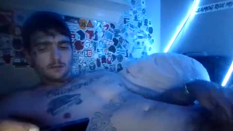 Snapshot of rannndyyy chatting on December 7, 3:04 am Randy online show from December 7, 3:04 am