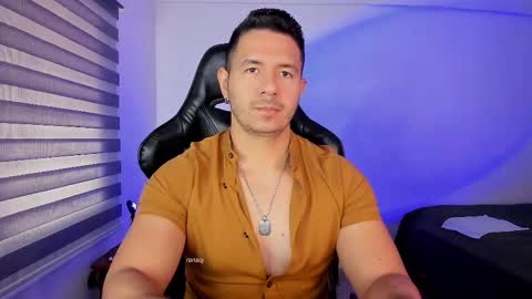 Jonas online show from November 18, 2:10 pm