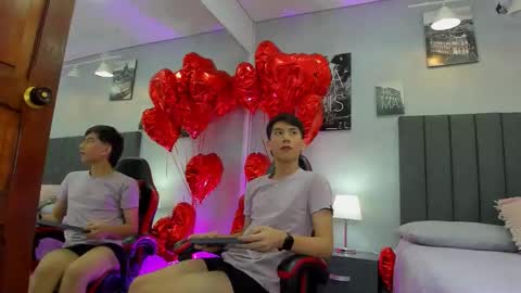 Snapshot of raphael_nyon chatting on February 24, 3:37 am Raphael Nyon online show from February 24, 3:37 am