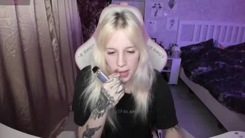 Snapshot of rapunzel_cute chatting on January 10, 2:19 pm Rapunzel online show from January 10, 2:19 pm