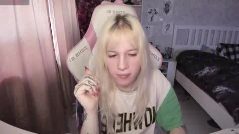 Snapshot of rapunzel_cute chatting on January 12, 1:16 pm Rapunzel online show from January 12, 1:16 pm