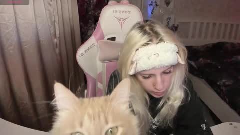 Snapshot of rapunzel_cute chatting on January 18, 1:37 pm Rapunzel online show from January 18, 1:37 pm