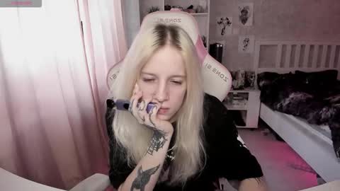 Snapshot of rapunzel_cute chatting on February 3, 1:16 pm Rapunzel online show from February 3, 1:16 pm