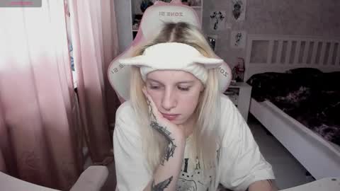 Snapshot of rapunzel_cute chatting on February 10, 1:26 pm Rapunzel online show from February 10, 1:26 pm