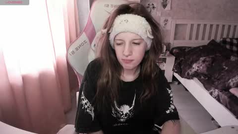 Snapshot of rapunzel_cute chatting on February 12, 1:28 pm Rapunzel online show from February 12, 1:28 pm