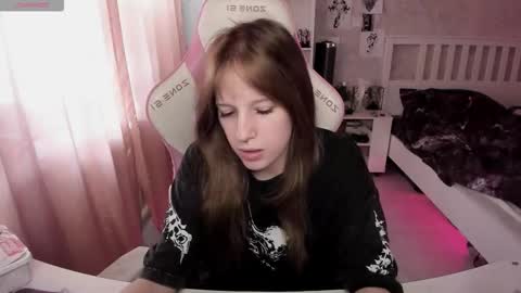 Snapshot of rapunzel_cute chatting on February 18, 1:18 pm Rapunzel online show from February 18, 1:18 pm