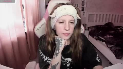 Snapshot of rapunzel_cute chatting on February 21, 2:18 pm Rapunzel online show from February 21, 2:18 pm