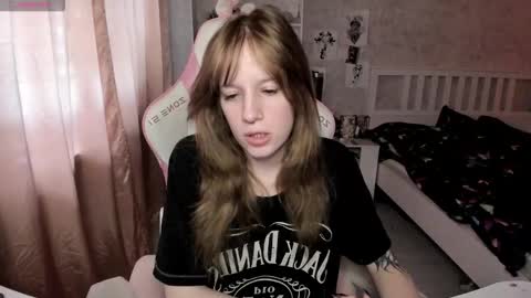 Snapshot of rapunzel_cute chatting on February 28, 1:23 pm Rapunzel online show from February 28, 1:23 pm