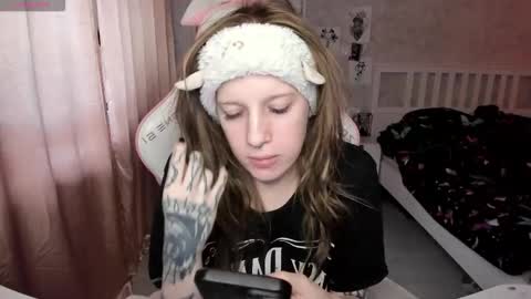 Snapshot of rapunzel_cute chatting on March 1, 1:24 pm Rapunzel online show from March 1, 1:24 pm