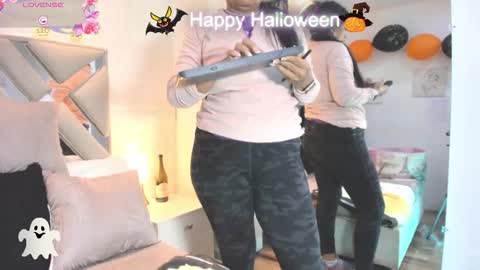 Raquel Moore  online show from November 1, 10:28 am