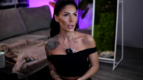 Raquelle online show from April 4, 8:34 am