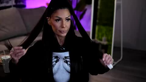 Raquelle online show from April 10, 8:41 am