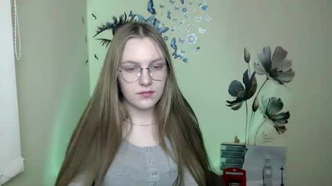 Snapshot of raspberry0101 chatting on December 17, 6:42 pm raspberry0101 online show from December 17, 6:42 pm