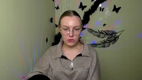 Snapshot of raspberry0101 chatting on January 24, 12:20 am raspberry0101 online show from January 24, 12:20 am