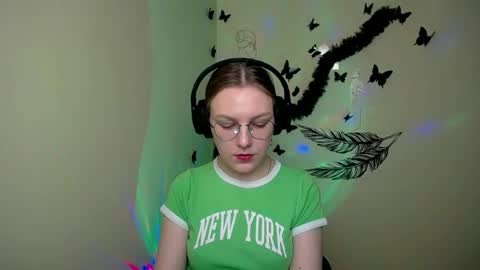 Snapshot of raspberry0101 chatting on February 4, 7:18 am raspberry0101 online show from February 4, 7:18 am