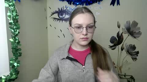 Snapshot of raspberry0101 chatting on February 18, 7:54 am raspberry0101 online show from February 18, 7:54 am