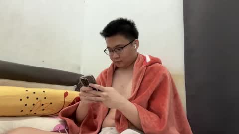 randomnaut online show from December 4, 7:22 pm