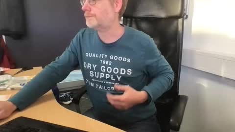 Raunchy me online show from November 17, 2:45 pm