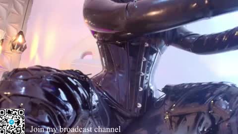   online show from November 6, 3:57 pm