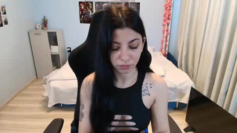 raven_haired_goddess online show from May 23, 7:46 am