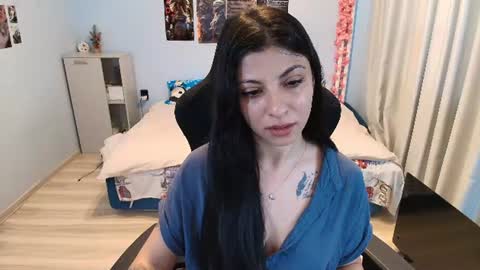 raven_haired_goddess online show from June 16, 5:21 am