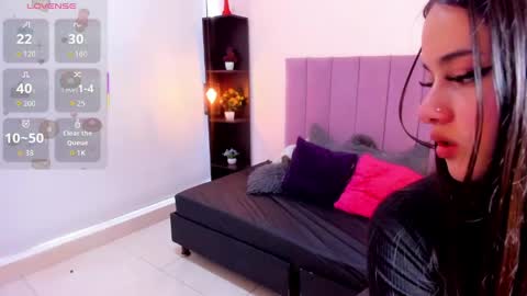 raven_loove online show from April 6, 7:48 pm