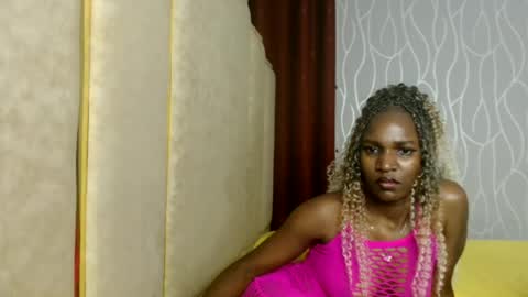 Snapshot of raven_luxe chatting on June 27, 2:27 am Raven online show from June 27, 2:27 am
