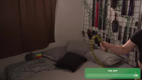 Snapshot of raven_risque chatting on December 8, 1:35 am Raven online show from December 8, 1:35 am