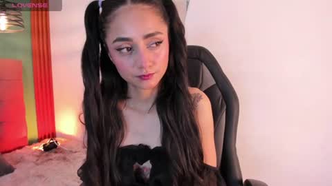 raven_smith_ online show from June 19, 6:40 am