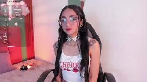 raven_smith_ online show from June 21, 5:26 pm
