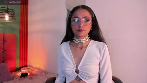 raven_smith_ online show from June 25, 12:43 am