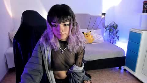 Snapshot of ravencollen chatting on November 3, 12:39 pm ravencollen online show from November 3, 12:39 pm